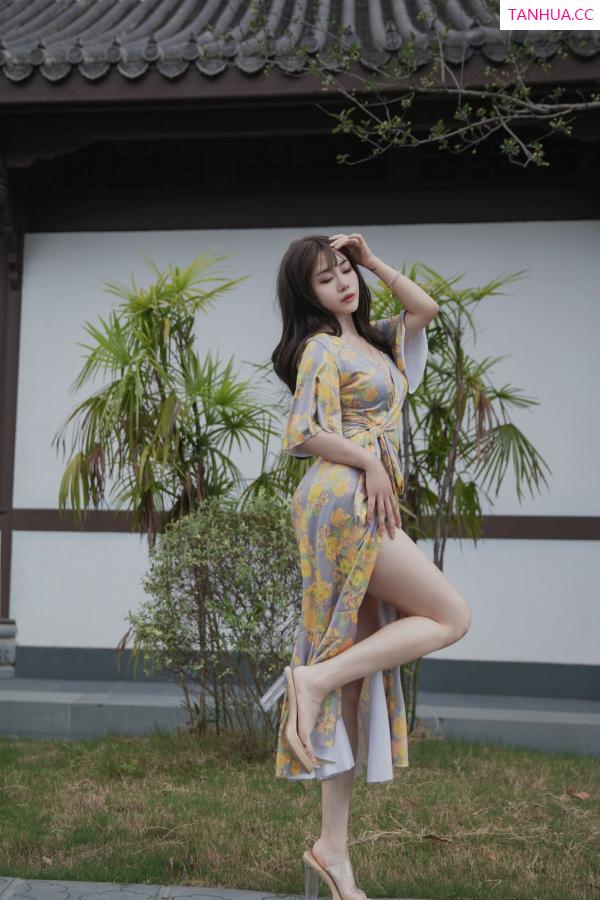   [XiuRen]高清写真图 2023.06.20 No.6949 严利娅Yuliya 长裙美腿第27张图片